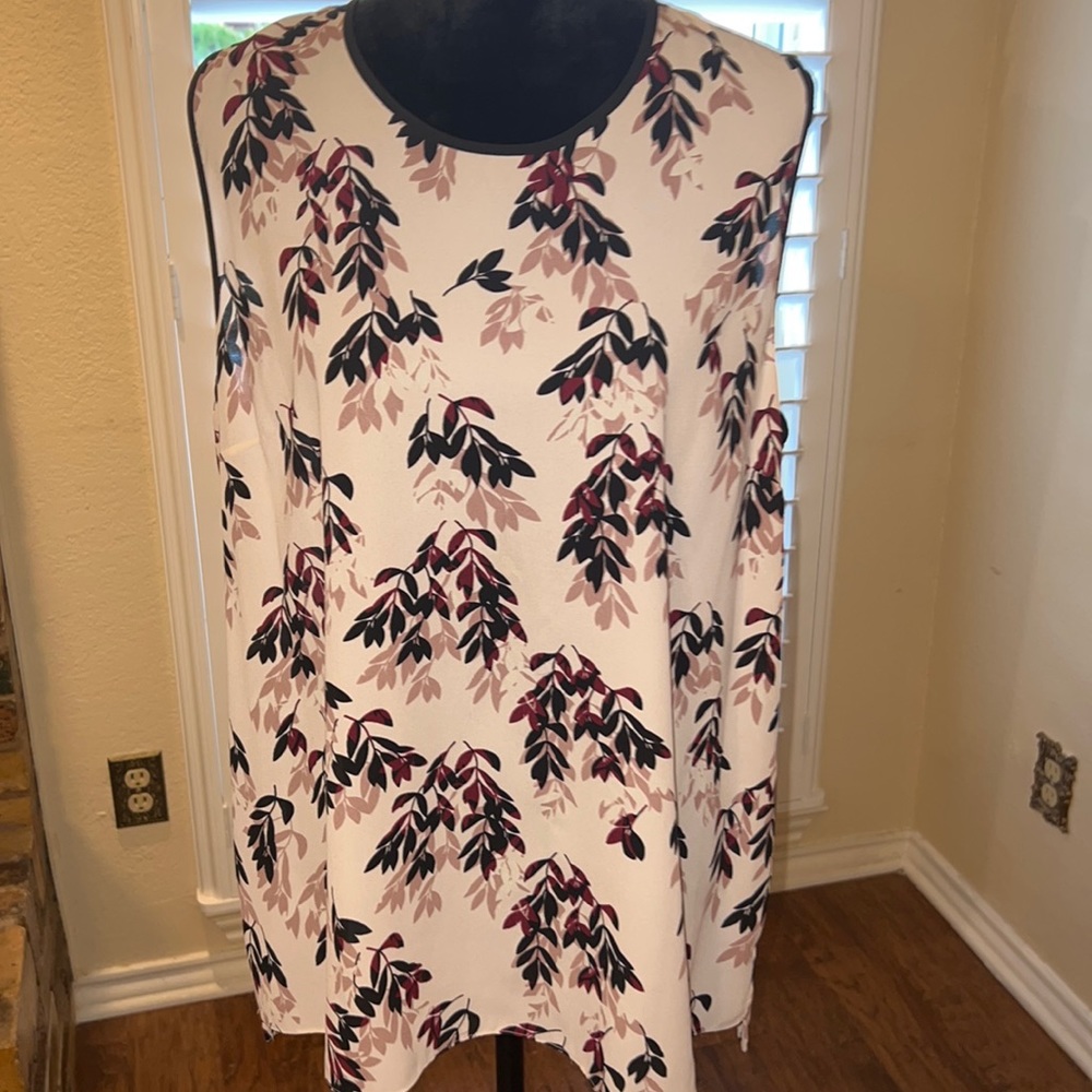 Vince Camuto, XL,sleeveless blouse, gorgeous fabric wear alone or under jacket